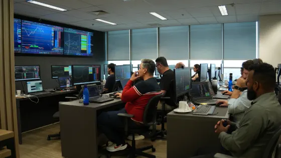 Traders na Sala de Trade da TSR ao vivo
